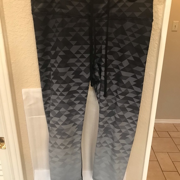 Xersion gray patterned leggings - Picture 2 of 3